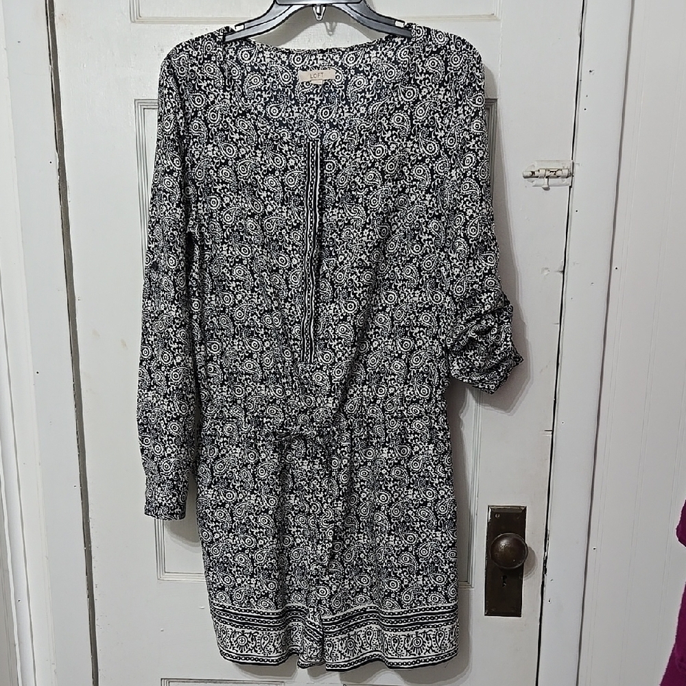 Ann TAYLOR LOFT SHORTS ROMPER NAVY WHITE PAISLEY PRINT  ADJ SLEEVES SZ 4